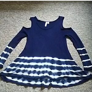 Francesca’s Alya Navy Blue & White Scoop Neck Cold Shoulder Sweater EUC